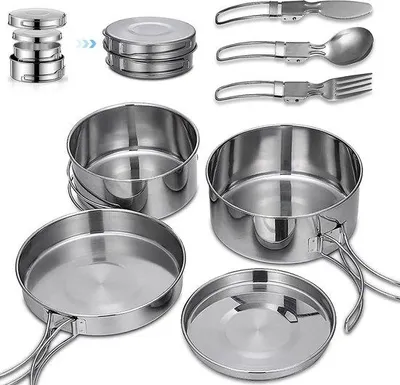 Zdjęcie produktu dla Zestaw kempingowy Unyqoos® – 7 elementów – dla 1–3 osób, 2 garnki (900/600 ml), patelnia (14,8×3,5 cm), pokrywka jako talerz, składane sztućce, stal nierdzewna 304