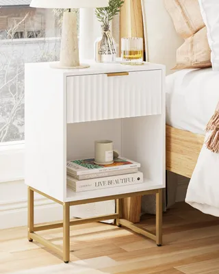 Produktbild von Nachttisch mit Schublade – Beistelltisch für das Schlafzimmer – Aufbewahrungsmöglichkeit für das Schlafzimmer – Gerilliertes Design – 40 cm breit – Weiß