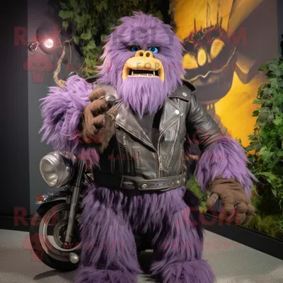 Immagine prodotto di Personaggio del costume della mascotte REDBROKOLY di Sasquatch lavanda vestito con una giacca da motociclista e portamonete