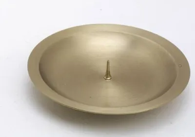 Produktbild von Kerzenteller mit Dorn, Dekoteller Messing matt gold für Kerzen Ø 10 cm