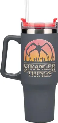 Produktbild von Stranger Things 5 Trinkbecher mit Trinkhalm 900 ml