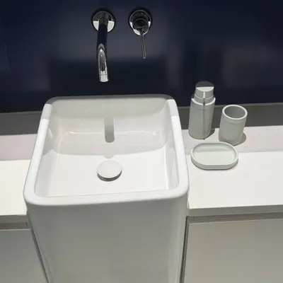 Productafbeelding van Relaxdays Badaccessoires, 3-delig, bestaande uit: zeepbakje, zeepdispenser en bekertje voor tandenborstels, van polyresin, badkameraccessoireset, lichtgrijs