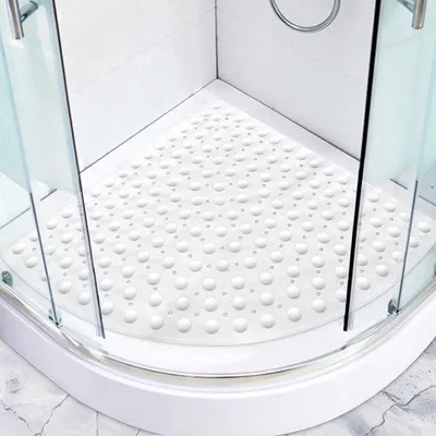 Obrázok produktu pre Ibenzoa® Trojuholníková protišmyková podložka do sprchy, 70 x 70 cm – 162 prísaviek, 134 odtokových otvorov, šetrná k pokožke, antibakteriálna, bez obsahu latexu, bez BPA