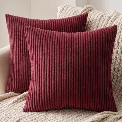 Produktbild von Set mit 2 Kissenbezügen aus Cord, geeignet für Sofakissen, dekorative Kissenbezüge mit verdecktem Reißverschluss, 50 x 50 cm, weinrot