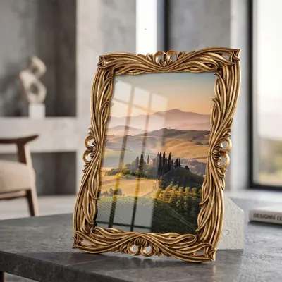 Obrázok produktu pre Fotorámik zo zlatej živice 27,5x2x32,5 cm (vnútorný rozmer 20x25 cm)