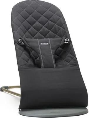 Produktbild von BABYBJÖRN Bouncer Bliss – Gewebte schwarze klassische Steppdecke mit dunkelgrauem Rahmen