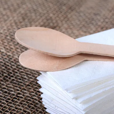 Produktbild von Holzlöffel mit Serviette, 100 Sets, nachhaltiges Besteckset aus Holz, biologisch abbaubar und kompostierbar