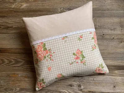 Produktbild von Kissen-Bezug 40x40 cm Rosen Blumen beige weiß Baumwolle