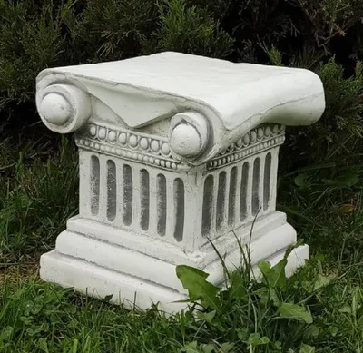 Produktbild von Casa Padrino Barock Sockel Grau 22 x 22 x H. 23 cm - Prunkvoller Gartensockel im Barockstil - Gartendeko Stein Sockel - Barock Garten Deko Accessoires - Barock Terrassen Deko Accessoires