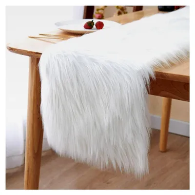 Produktbild von Moderner Tischläufer aus Kunstfell - Dekofell in Weiß für Weihnachten, Hochzeit, Esstisch, Schminktisch, Couchtisch (30x180cm)