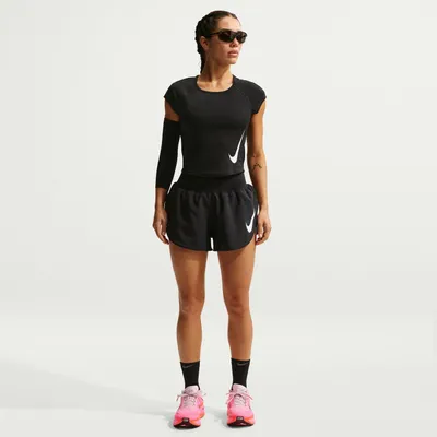 Produktbild von Nike W Nk Tempo Flw Swsh Mr Df Shrt Black/White Black/White Xs