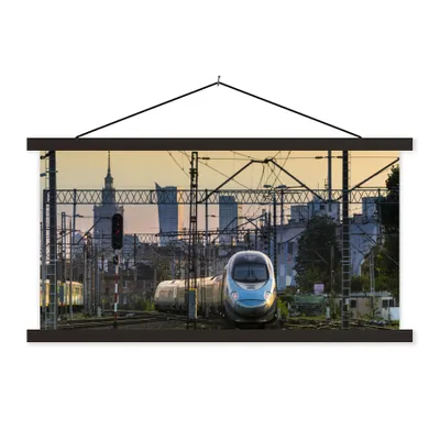 Produktbild von MuchoWow® Textilposter Ein Zug in Warschau 120x60 cm mit schwarzem Rahmen - Dekoration Schlafzimmer