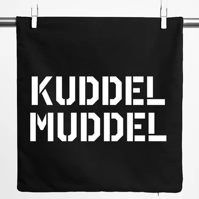 Produktbild von Huuraa Kissenbezug Kuddelmuddel Schriftzug 40x40cm Black Baumwolle Dekokissenbezug Geschenkidee
