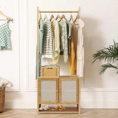 Image de Porte-vêtements à deux étagères en bambou pour chambre à coucher
