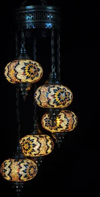 Image de Suspension en verre de style oriental avec 5 boules en mosaïque marron – Lustres marocains pour un éclairage d'ambiance