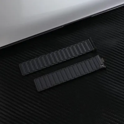 Immagine prodotto di Bracciale in silicone per smartwatch - Redmi Watch 4 - Chiusura magnetica - Materiale morbido - Nero