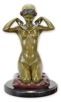Productafbeelding van A Bronze Sculpture Called New Necklace
