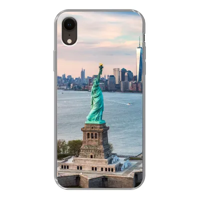 Produktbild von MuchoWow® Handyhülle Schutzhülle Hülle für iPhone XR Freiheitsstatue mit der Skyline von New York Silikon Softcase Handy Hülle - Schutzdeckel