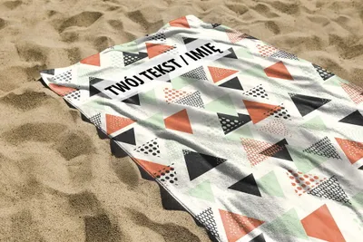Zdjęcie produktu dla RĘCZNIK Kolorowe trójkąty z twoim dowolnym tekstem 100x50cm 075C