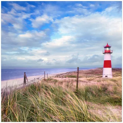 Produktbild von Wallario Premium Glasbild, freischwebende Optik, kräftige Farben, Größe 50 x 50 cm Motiv Leuchtturm am Strand von Sylt