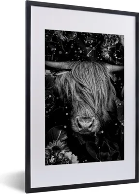 Produktbild von MuchoWow® Gerahmtes Poster Botanische schottischen Highlander mit hellen Kugeln gegen dunklen Hintergrund - schwarz und weiß 40x60 cm - Poster mit Schwarzem Bilderrahmen Wandposter Rahmen Foto Bilder - Poster in Rahmen