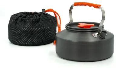 Produktbild von Intirilife Camping Wasserkocher Outdoor Kochkessel aus Aluminium in Orange mit 1.1 L Füllmenge - Zum Kochen von Wasser Tee Kaffee oder Suppe beim Camping oder auf Reisen