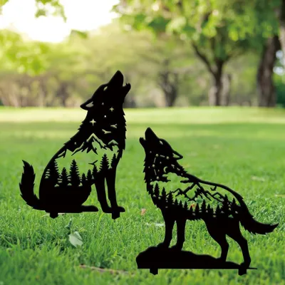 Produktbild von 2 schwarze Metall-Wolfsilhouetten als Rasendekoration, 36.6 cm und 14.4 in, aus Gusseisen, wetterfeste Gartenfiguren für Rasen, Terrasse und Zaun