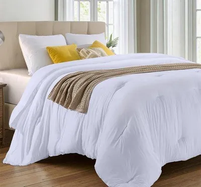 Produktbild von Famanu Steppdecke Queensize, mit praktischen Eckschlaufen, maschinenwaschbar – Weiß