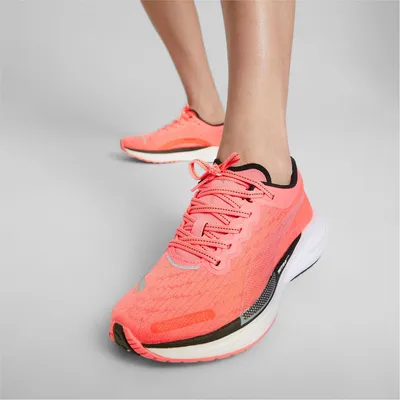 Produktbild von PUMA Deviate Nitro 2 Laufschuhe Damen sunset glow/puma black 36