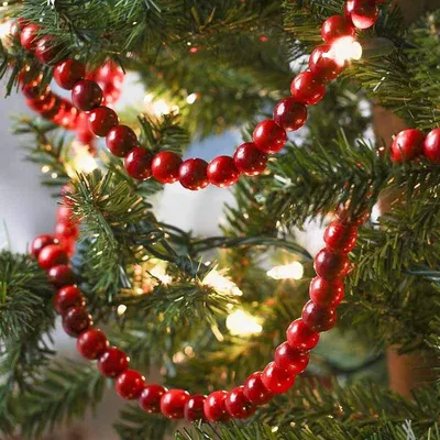 Image de Guirlande de perles en bois, rouge vif, de 2,7 mètres, pour la décoration de sapin de Noël