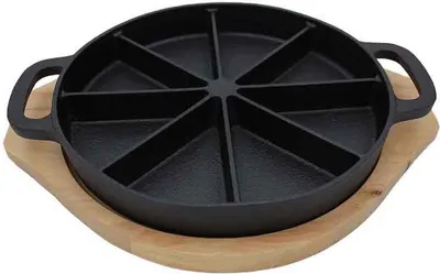 Produktbild von Wedge Pan mit Holz-Serviertablett Ø 21,5 x 3 cm, Gusseisen