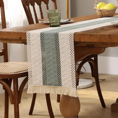 Immagine prodotto di Runner da tavolo verde, color salvia, tessuto in cotone e poliestere, dimensioni 30 x 140 cm