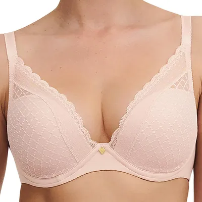 Produktbild von Chantelle Easy Feel Norah Chic Schalen-BH Spitzenborte am Dekolleté, Feminine Optik, Kleines Schmuckdetail vorn