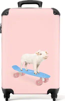 Obrázok produktu pre NoBoringSuitcases.com® Kufre Kufre na kolieskach Kufre na kolieskach Malý cestovný kufor so 4 kolieskami - Pig - Pink - Skateboard - Blue - Animals - Cabin Size < 55x40x23 cm & 55x40x20 cm - Foto kufor - Cabin Suitcase - Board LuggageKufre na kolieskach 55x35x20 cm, 36L,