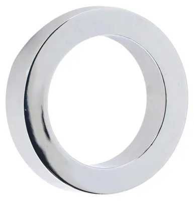 Imagen del producto de Manija para muebles de zamak, con un entretuerto de 32 mm, acabado en cromo pulido