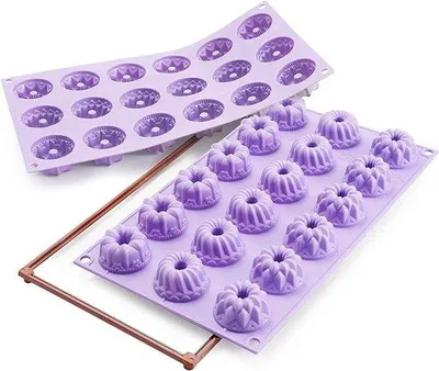 Produktbild von Silikon-Backform Mini-Gugelhupf-Set mit 18 Ausstechern