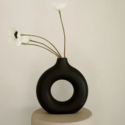 Produktbild von Indore Home – Donut-Vase (hohl) – Rund, groß – Blumenvase – Nordisch – Wohnzimmerdekoration – Schwarze Vase – 21,5 cm