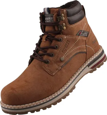 Das Bild zeigt einen braunen Stiefel aus Leder mit einer robusten und grob strukturierten Sohle. Der Stiefel ist von der Seite abgebildet und hebt seine elegante Form hervor.