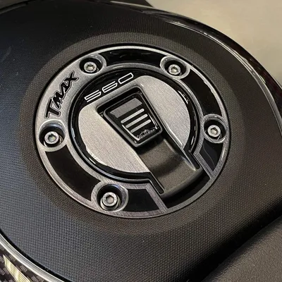 Produktbild von Motorradaufkleber – Tankdeckelschutz für TMax 560