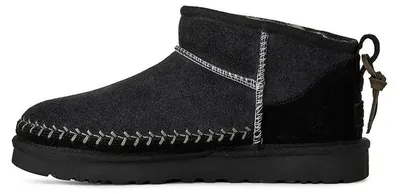 Image de UGG Classic Ultra Mini Biarritz, bottes d'hiver pour femmes, en daim noir duveteux, taille 36 EU