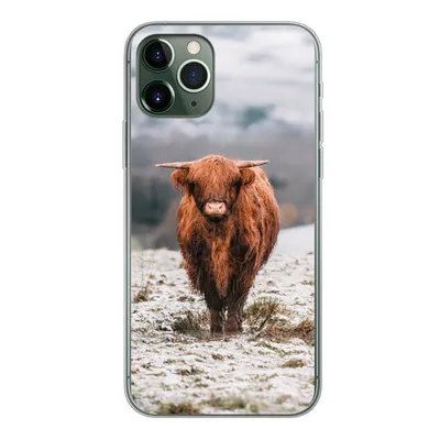 Produktbild von MuchoWow® Handyhülle Schutzhülle Hülle für iPhone 11 Pro Schottischer Highlander - Schnee - Berg Silikon Softcase Handy Hülle - Handy