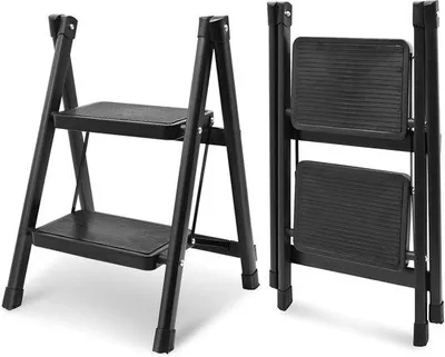 Produktbild von Famanu Klappleiter mit 2 Stufen, breiten Antirutsch-Tritten und stabilem Design