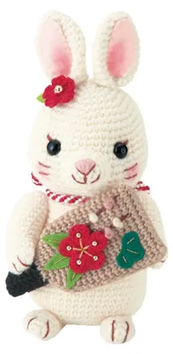 Productafbeelding van Olympus Amigurumi-haakset: Japans Nieuwjaarskonijntje Hagoita, ontworpen door Hiromi Fukumura