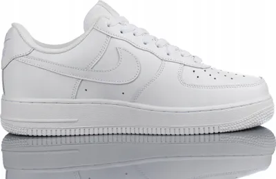 Produktbild von Kaufen Sie den Nike Air Force 1 '07 Weiß bei Kicksshop. Kultiger weißer Herrensneaker mit klassischem Design und komfortabler Nike Air-Dämpfung.
