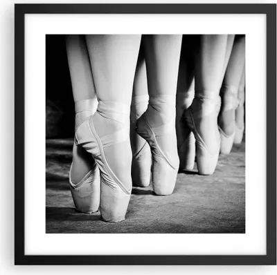 Produktbild von Gerahmtes Poster - Schwarzer Rahmen - Ballettschuhe Füße Tanz - 40x40 cm - Wand Bild - Wanddeko - Wandbilder - Wandposter - Bilderrahmen - Bilder - Kunstdruck - Wandbild - P2BAC40x40-4222