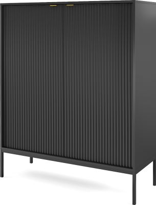 DomoHome Komoda z wysokim ożebrowaniem NOVA - 2 drzwi Komoda ze złotymi uchwytami Kolor: Czarny Komoda Glamour na czarnych nóżkach 125x104x39cm - Elegancki mebel do salonu