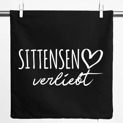 Produktbild von Huuraa Kissenbezug Sittensen verliebt 40x40cm Black Baumwolle Dekokissenbezug Geschenkidee