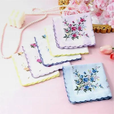 Produktbild von 6 Stück Damen Baumwolltaschentücher mit Blumenstickerei im Vintage-Stil