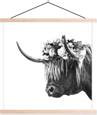 Produktbild von MuchoWow® Textilposter Schottisches Hochlandrind - Blumen - Schwarz - Weiß 60x60 cm mit holzfarbenen Rahmen - Wanddekoration