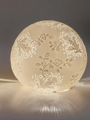 Produktbild von Lampe Kugel 16cm Zweige-weiss aus Porzellan